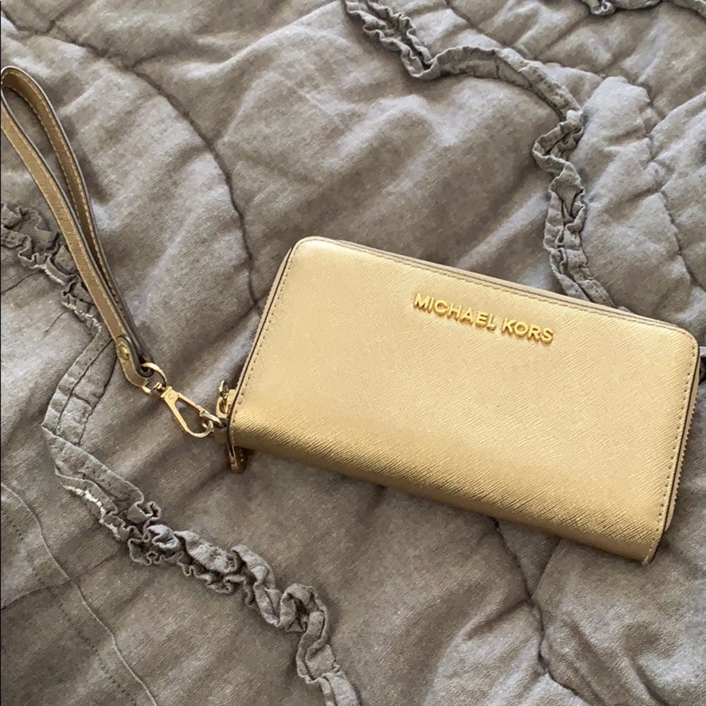COPY - Michael Kors Wristlet / Wallet